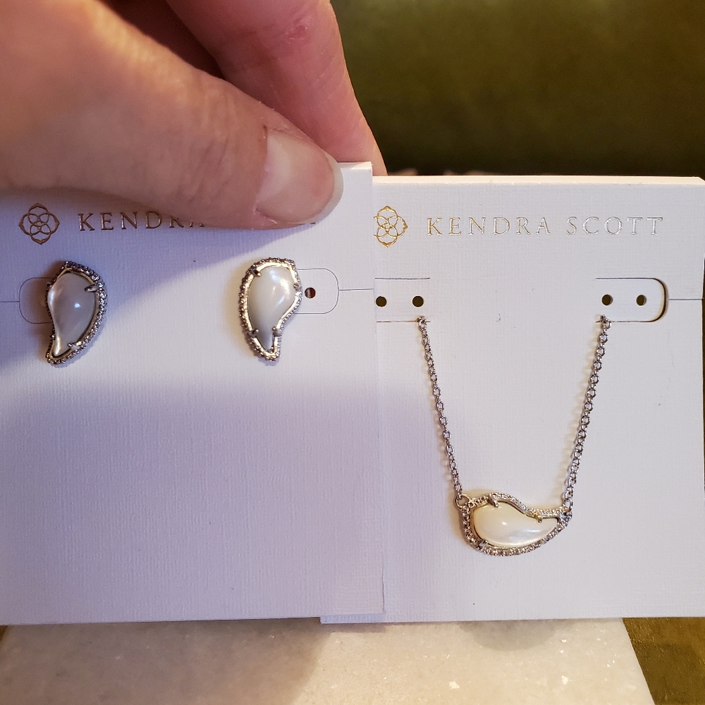 Kendra Scott posts - Picture 2 of 2